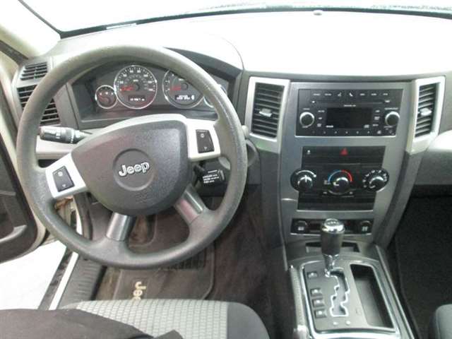 2010 Jeep Grand Cherokee 4x4 Laredo 4dr SUV